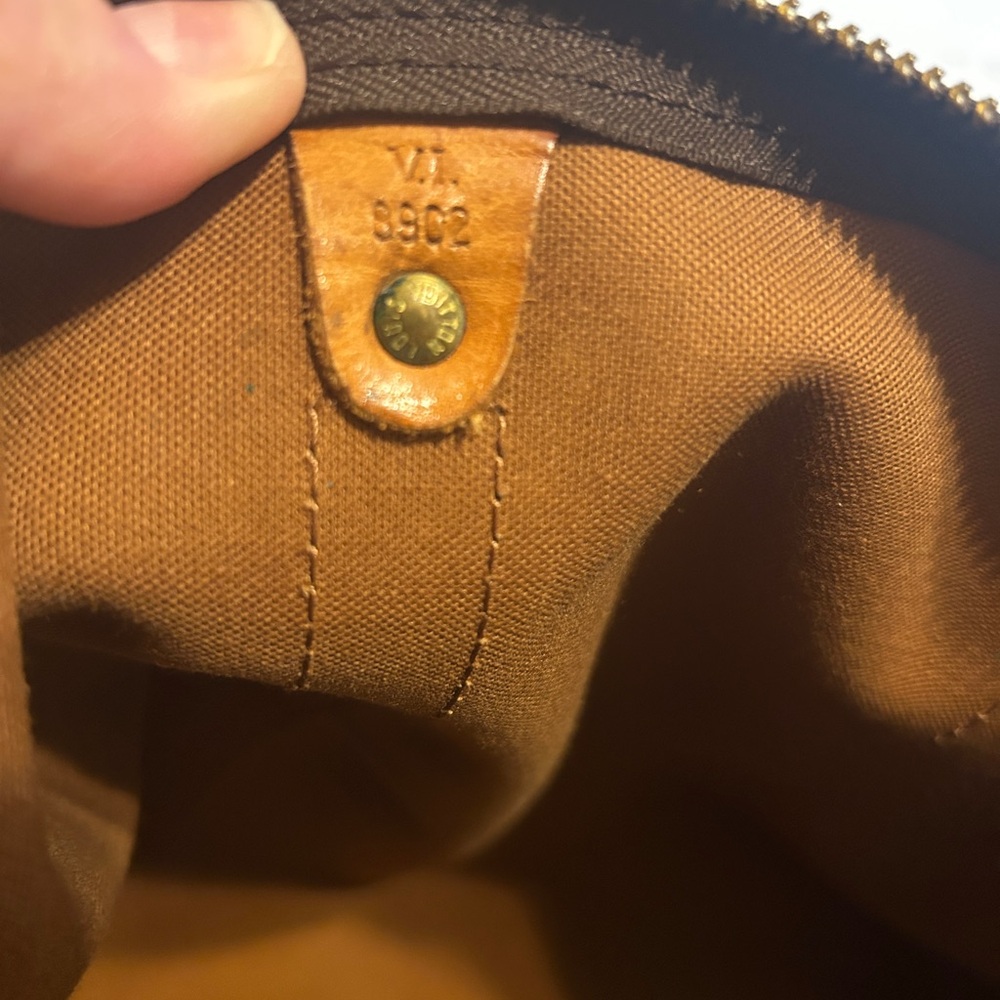 Louis Vuitton Keepall 45 WITH luggage tag. - Picture 10 of 10